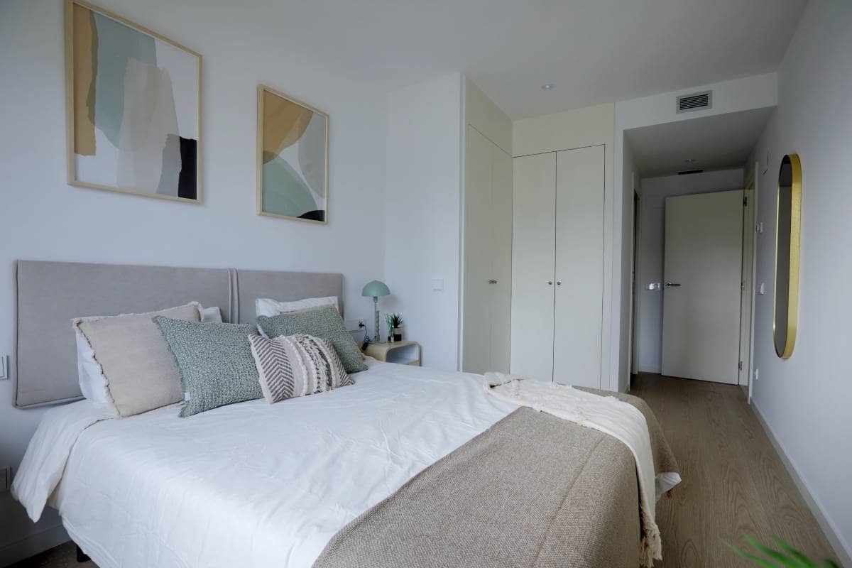 Double bed of apartment for rent in Marobert | Badalona 