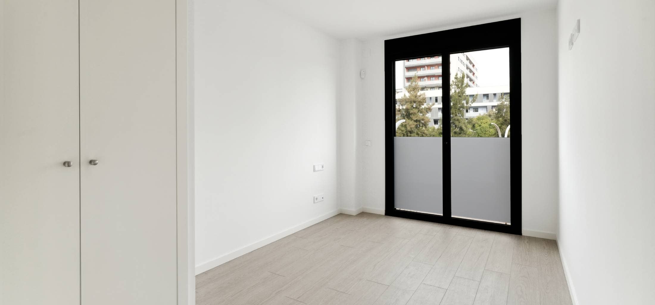 pages/flats/marobert-badalona.image_seo.floor_5_portal_C_door_4_5